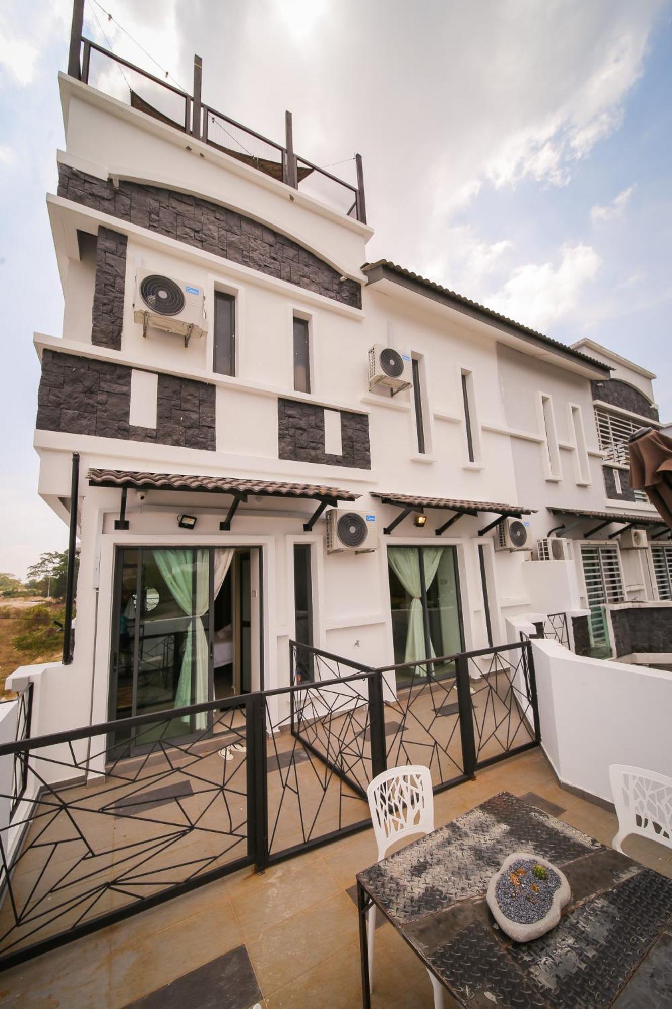 The Best Hotel In Bayan Lepas - The Lov Penang Buitenkant foto